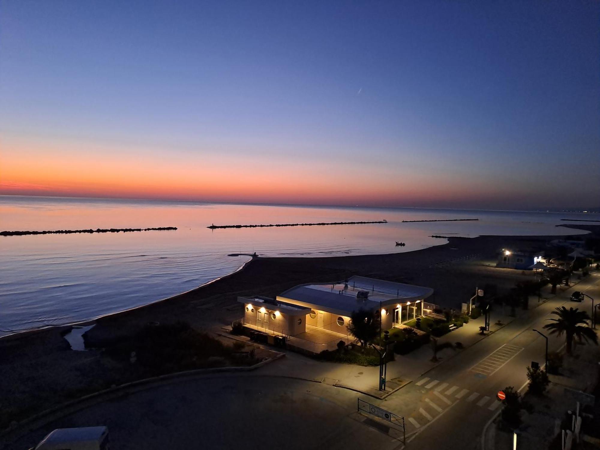 Attico Fronte Mare Apartment Martinsicuro Luaran gambar