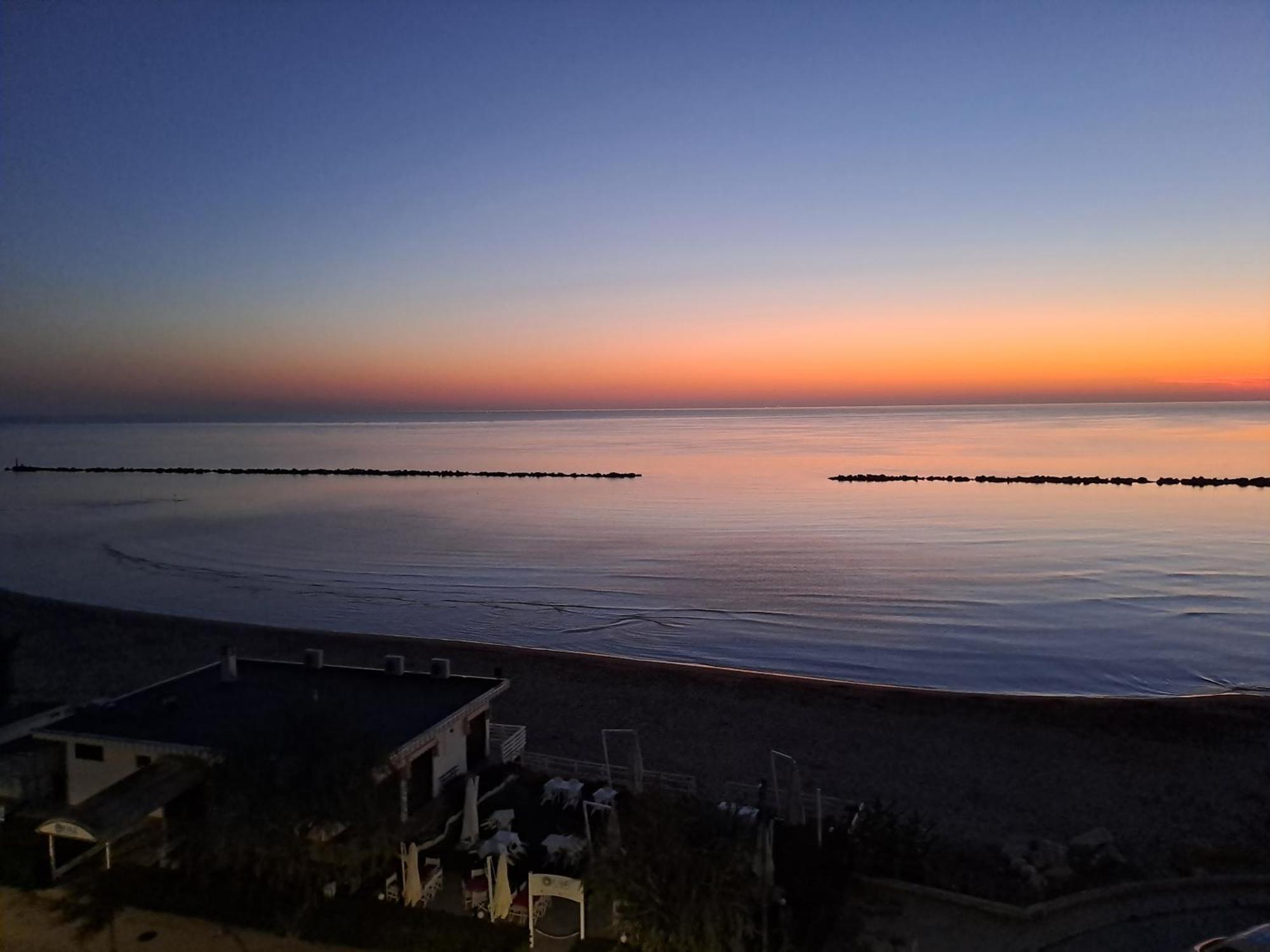 Attico Fronte Mare Apartment Martinsicuro Luaran gambar
